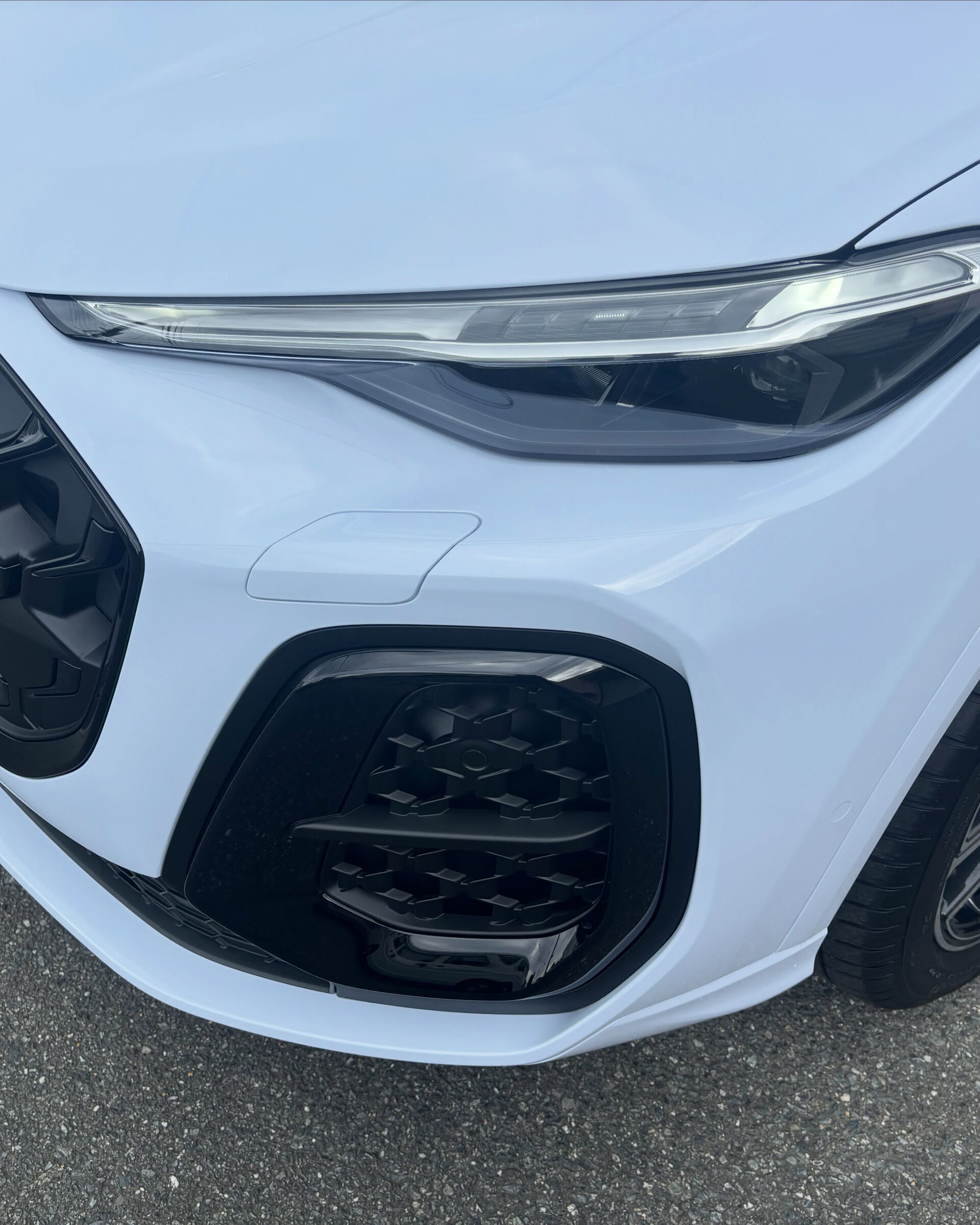 アウディＱ5フルラッピング完成しました