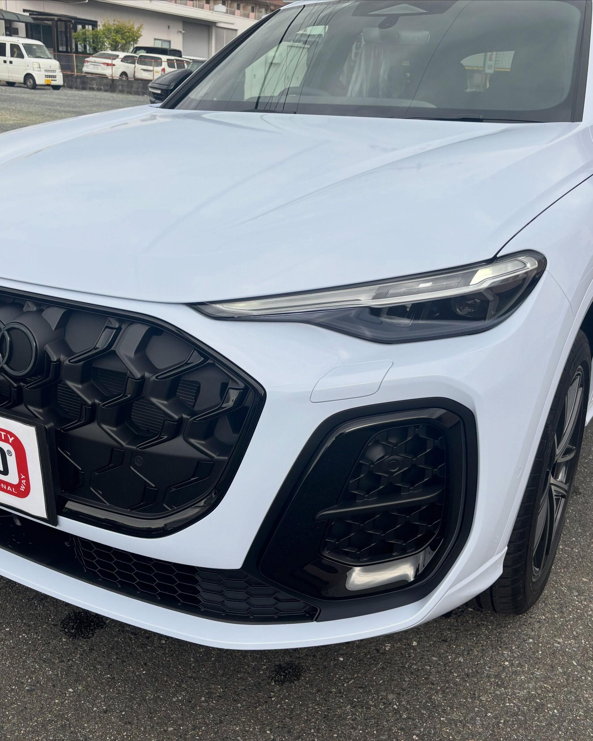 アウディＱ5フルラッピング完成しました