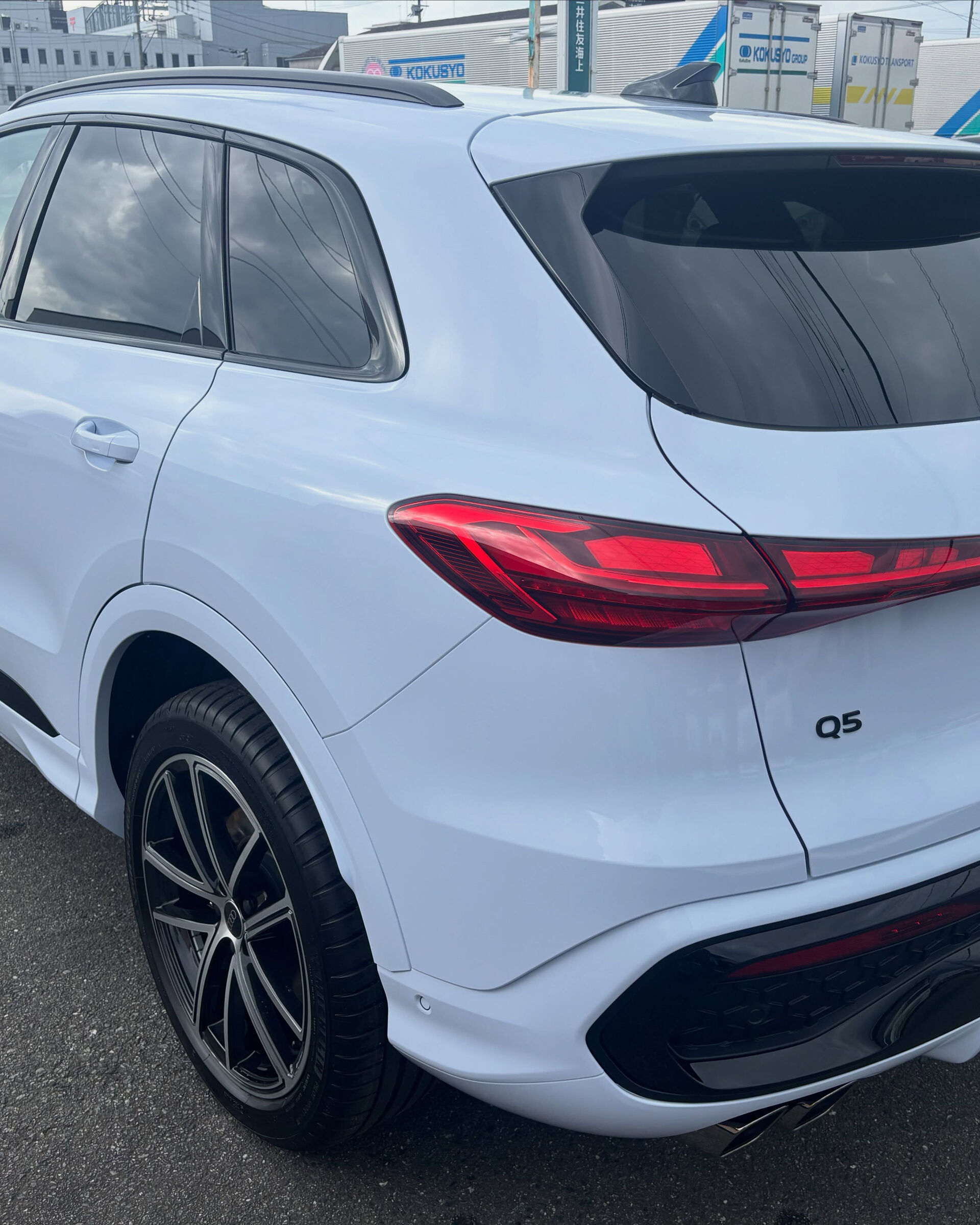 アウディＱ5フルラッピング完成しました